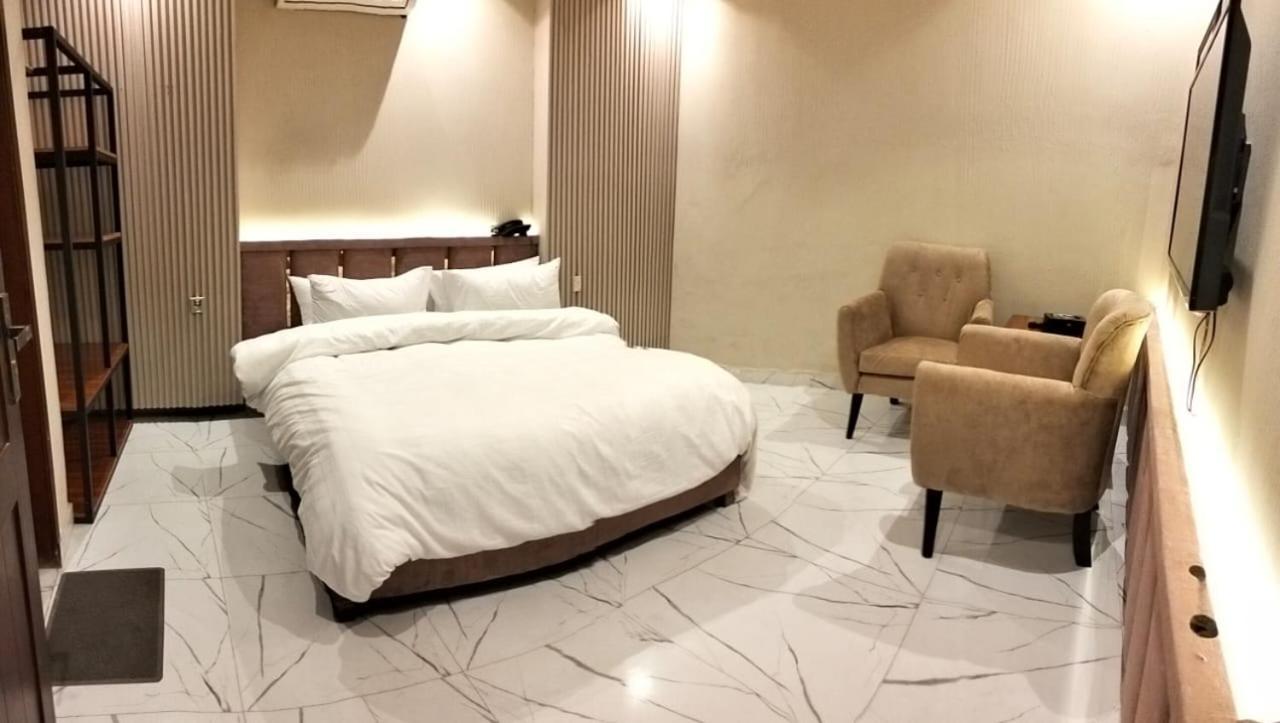 Shelton Boulevard Hotel Lahor Kültér fotó