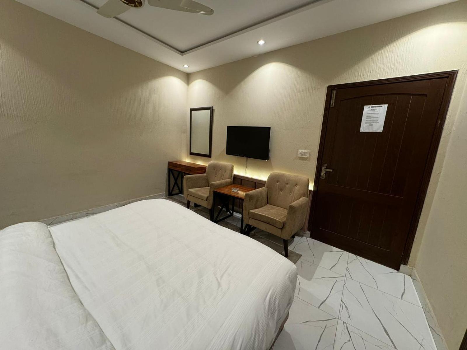 Shelton Boulevard Hotel Lahor Kültér fotó