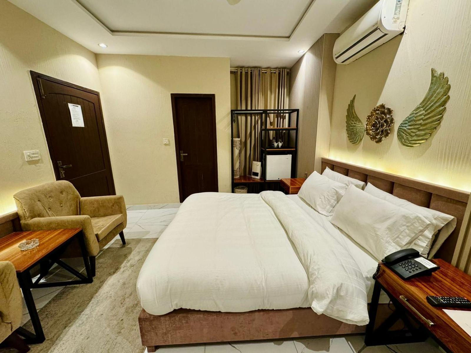 Shelton Boulevard Hotel Lahor Kültér fotó